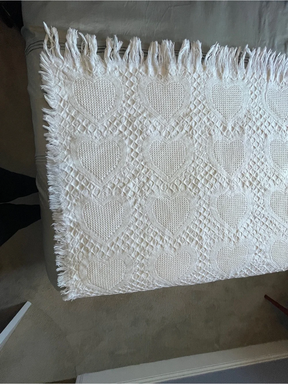 White Cotton Matelasse Heart Pattern Fringe Throw Blanket 48” x 60”